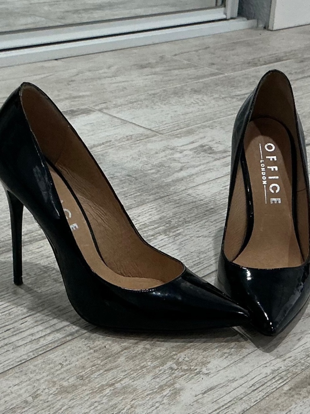 Office London leather shoes / pumps black patent